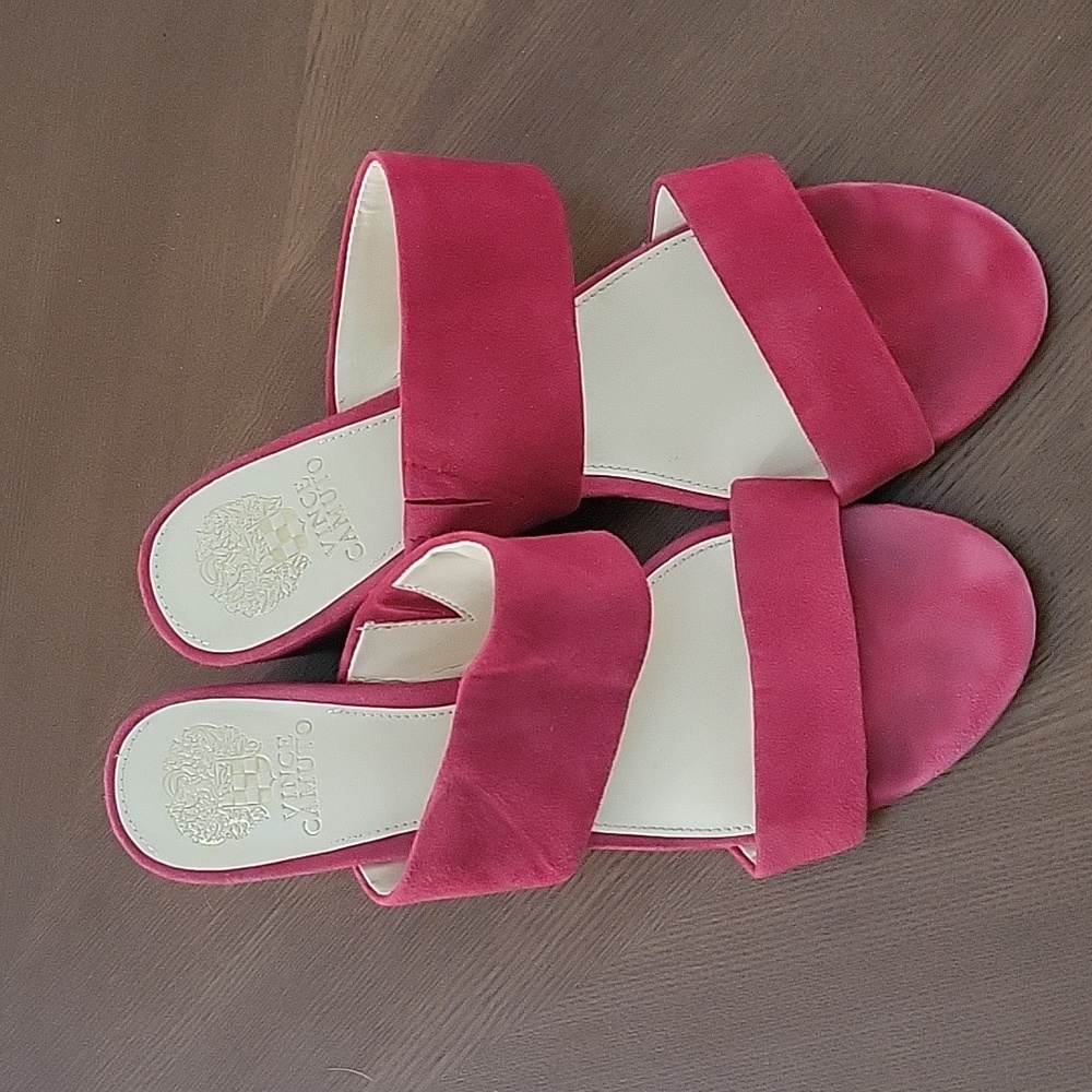 VINCE CAMUTO suede slide